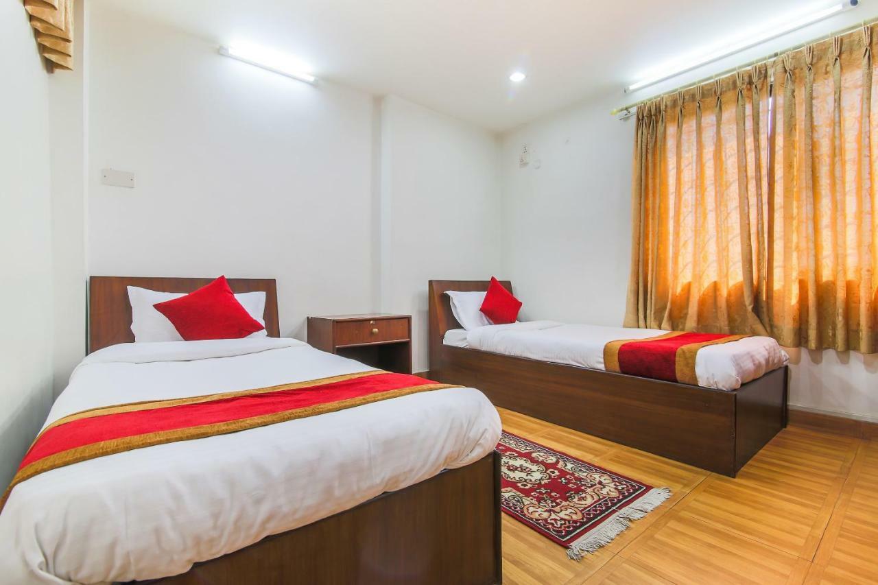Oyo 358 Hotel Rose Star Катманду Экстерьер фото